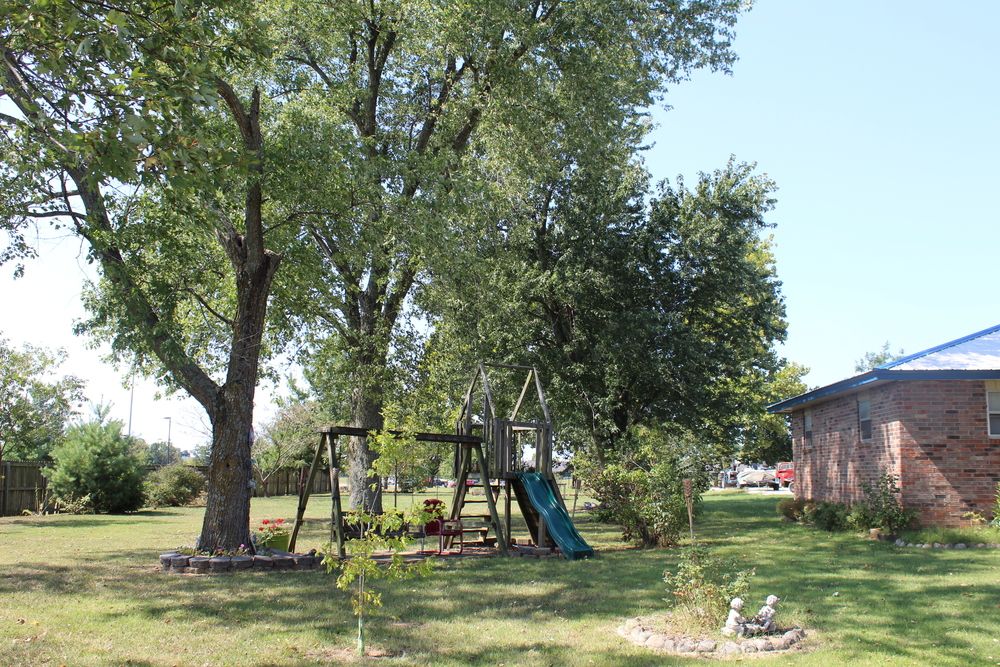126 S Goad Springs St, Lowell, AR 72745
